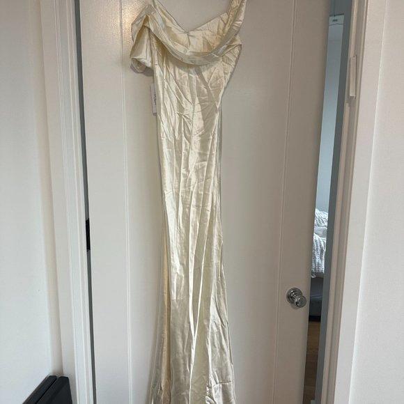 NWT Reformation Ronda Maxi Silk Dress Sz 8 Ivory One Shoulder Low Cowl Neck - Picture 6 of 10